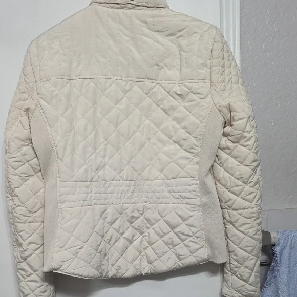 Elegant Cream Quilted Women's Jacket - Picture 8 of 14